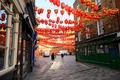 人けのなくなった英ロンドンの中華街（2020年2月4日撮影）。(c)JUSTIN TALLIS / AFP