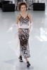 フランス・パリ市内で発表された「シャネル（CHANEL）」14年春夏オートクチュールコレクション（2014年1月21日撮影）。(c)AFP/PATRICK KOVARIK