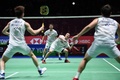バドミントン、全英オープン、男子ダブルス決勝。試合に臨む遠藤大由/渡辺勇大組（奥、2020年3月15日撮影）。 (c)Oli SCARFF / AFP