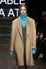 米ニューヨーク市内で発表された「DKNY」15/16年秋冬コレクション（2015年2月14日撮影）。(c)AFP/Getty Images/Neilson Barnard
