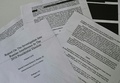 ロバート・モラー米特別検察官がまとめた捜査報告書（2019年4月18日撮影）。(c)Eva HAMBACH / AFP