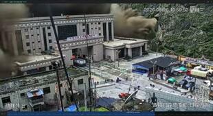 チベットで足止めの地元住民、観光客ら1000人超が避難 