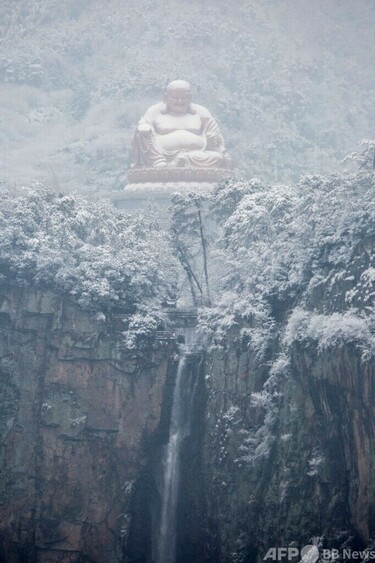 千年の歴史の名刹・雪竇寺、世界最大の弥勒菩薩像 写真1枚 国際