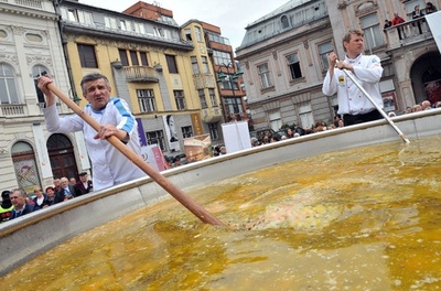 世界で一番大きなシチュー認定なるか、ボスニア