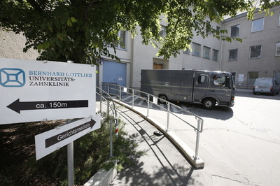 トラックから71遺体、シリア人か ハンガリーで4人拘束