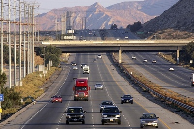 米アリゾナ州の高速道路で車への狙撃事件が多発、半月で11件