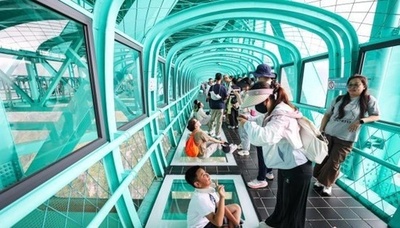 世界一高い花江峡谷大橋 開通後約1年で300万人の集客効果