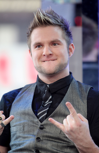 歌手Blake Lewis、MTV「Total Request Live」に出演