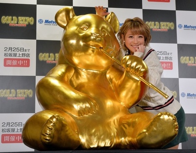 都内で「黄金の世界展」、黄金パンダや純金キティも
