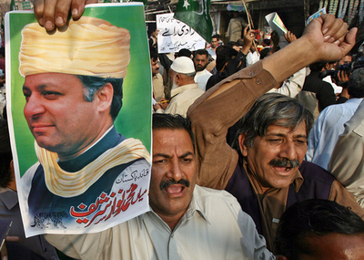 パキスタンのシャリフ元首相、あす帰国と側近