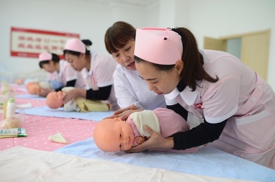 中国の家政婦引く手あまたでも、資質に問題 「資格証明は簡単に入手」