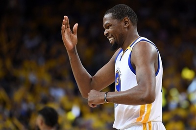 ウォリアーズが逆転でシリーズ先勝、スパーズは大量リードを守れず