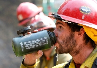 メキシコの消防隊「ボンベロス」、カリフォルニア山火事で大活躍