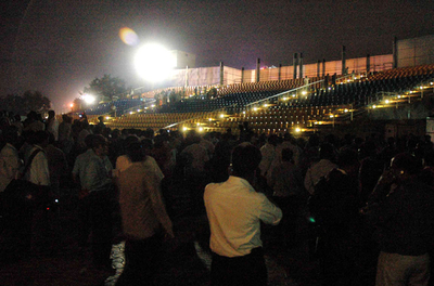 相次ぐ爆発で39人死亡、インド