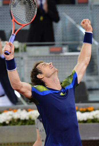 マレーが苦戦の末ベスト8進出、マドリード・オープン