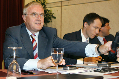 UCI ドーピング問題についての会議を開催