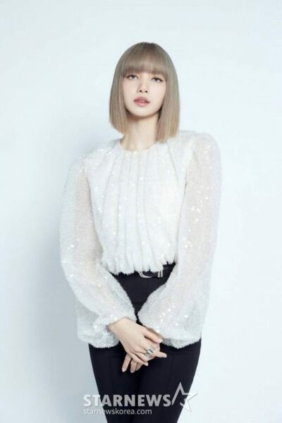 YG側、BLACKPINKリサの再契約議論中…「個人のスケジュールにより不発」