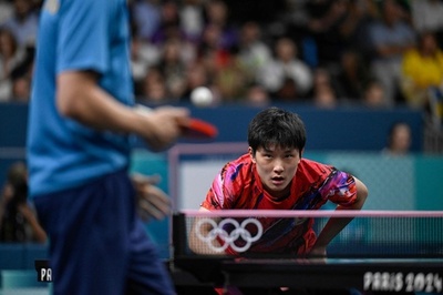 日本男子、スウェーデンに敗れ決勝進出ならず パリ五輪卓球団体