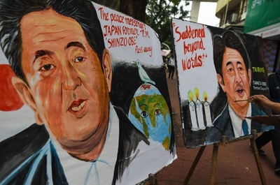 安倍氏を絵で追悼 インド、9日に全土で服喪