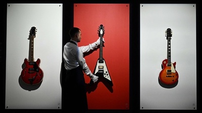 「オアシス」ノエルのギター、2400万円で落札 ジャケ写にも登場