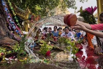 ミャンマーで満月の祭り ブッダ誕生祝う