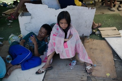 フィリピン台風、生存者襲う生きるための苦難