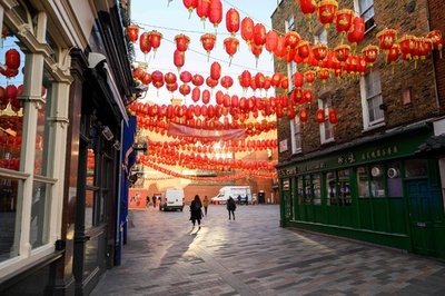 新型ウイルスで拡散するアジア人嫌悪、繰り返される差別の歴史