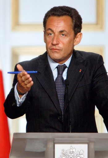 仏リビア首脳会談へ、ブルガリア人看護士らの本国送還受け