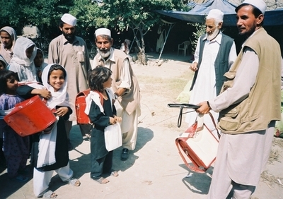 アフガニスタンにランドセルを贈る活動が、妊産婦支援に成果をもたらします。【ジョイセフ】