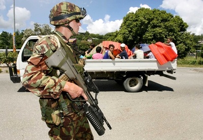 台湾と断交のソロモン諸島、警察は中国系住民への反発警戒