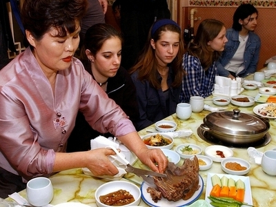 北朝鮮で伝統の「犬肉料理」促進、夏バテに効果と宣伝