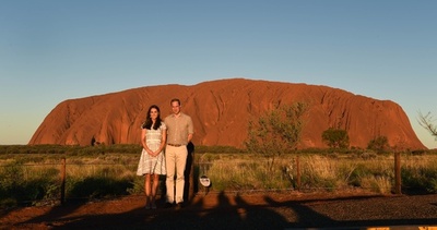 ウィリアム英王子夫妻、エアーズロックを訪問