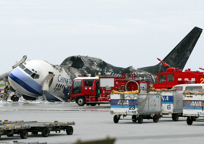 中華航空機炎上事故、乗客乗員165人は全員無事　左翼エンジンから出火か