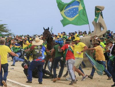 【写真特集】ブラジル前大統領支持者による議会襲撃