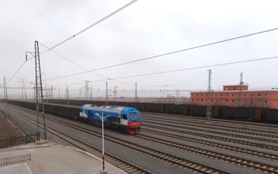 中国 無線通信で協同走行 世界初の3.5万トン級列車編成運行試験に成功