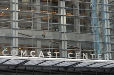 米コムキャスト、21世紀フォックスに7兆円の買収提案 ディズニーと争奪へ