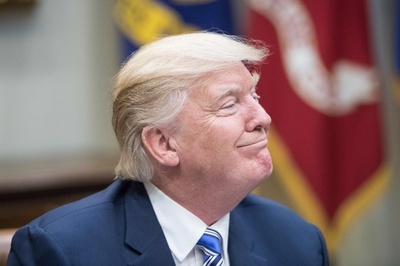 大統領の「ツイ消し」禁止を、米議員が「COVFEFE法案」