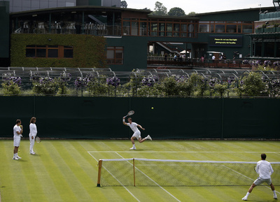 ウィンブルドンの会場近くでドローンが回収される