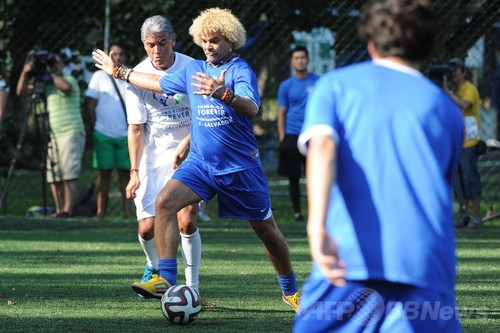 バルデラマ氏やストイチコフ氏らが慈善試合に登場 写真17枚 ファッション ニュースならmode Press Powered By Afpbb News