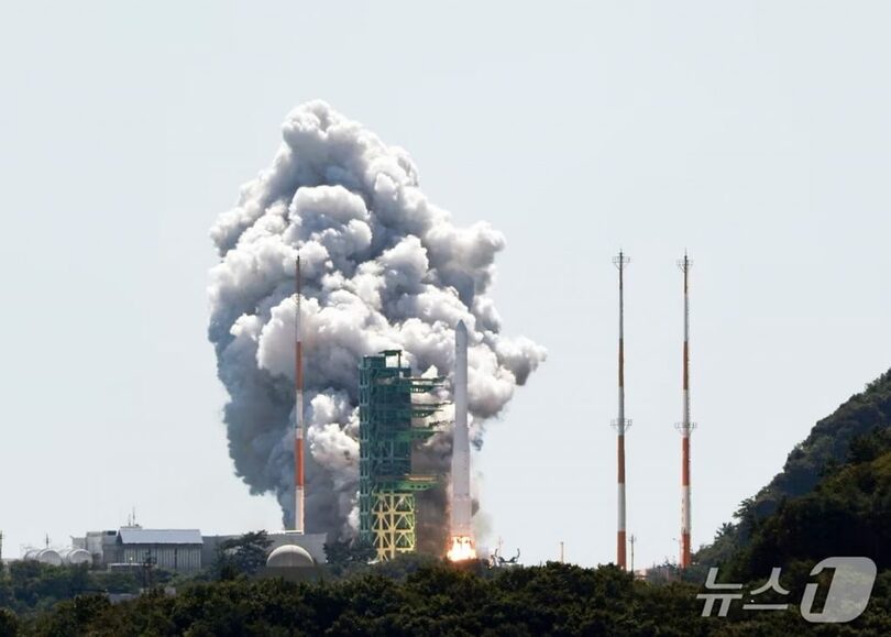 韓国の国産ロケット「ヌリ号」が7日、全羅南道高興郡の羅老宇宙センターから打ち上げられた。5回目の打ち上げでは、超小型衛星群の2～6号機と、韓国の企業・大学・研究機関が開発したキューブ衛星を搭載した(c)news1