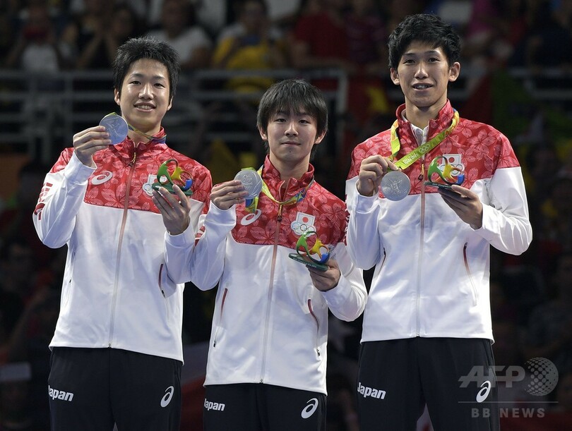 日本は銀メダル、中国に及ばず 卓球男子団体