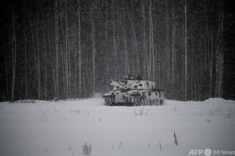 NATO、積雪寒冷地で演習 エストニアのロシア国境付近