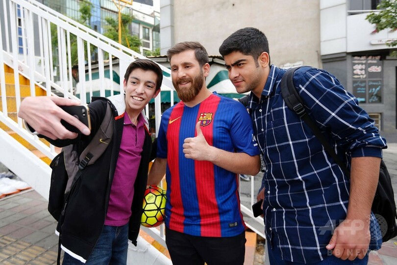 「メッシ似」で人生に転機、イラン人学生