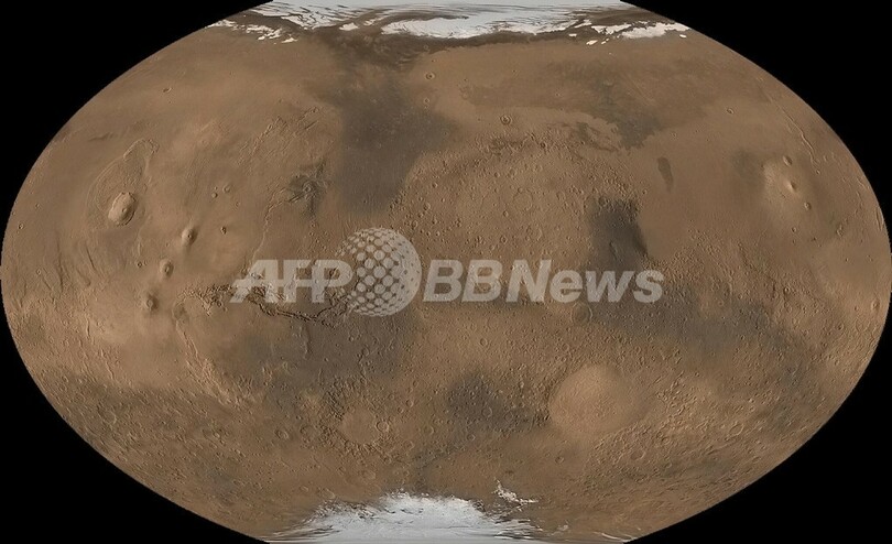 古代の火星はやはり湿潤気候か、南極に大量のドライアイス発見