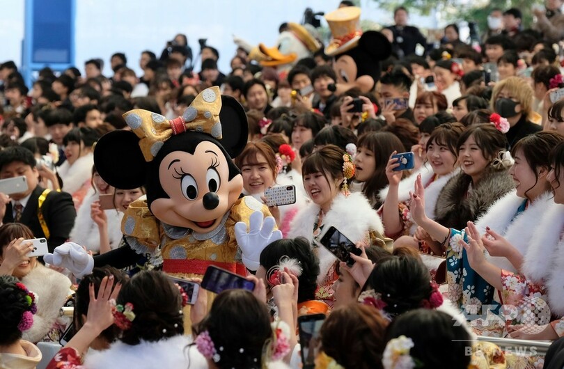ねずみ年の新成人をミッキー ミニーが祝福 東京ディズニーランド 写真12枚 国際ニュース Afpbb News