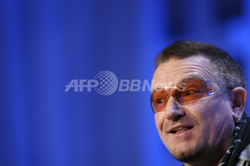 U2のボノ氏、ダボス会議でアル・ゴア「神父」にざんげ