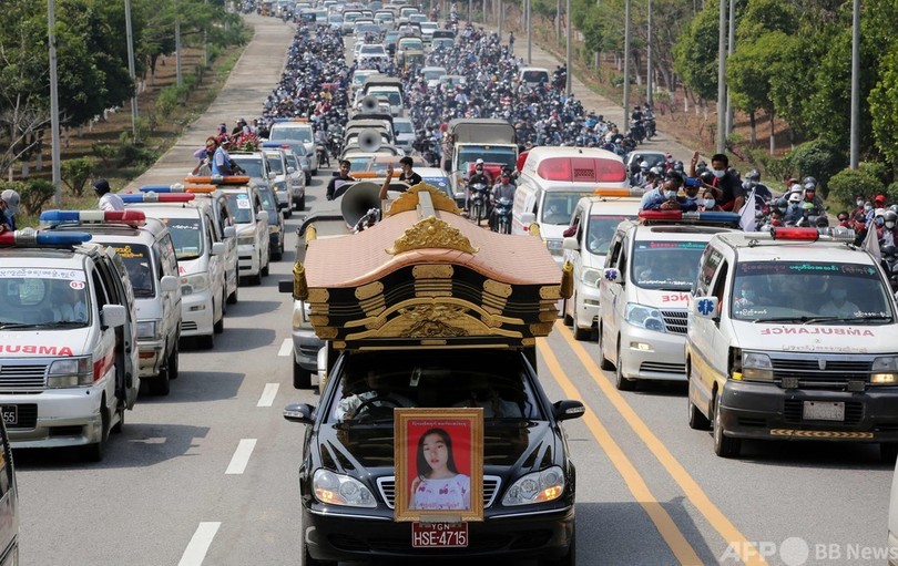 ミャンマー首都で女子学生の葬儀 デモで銃撃され死亡 写真19枚 国際ニュース Afpbb News