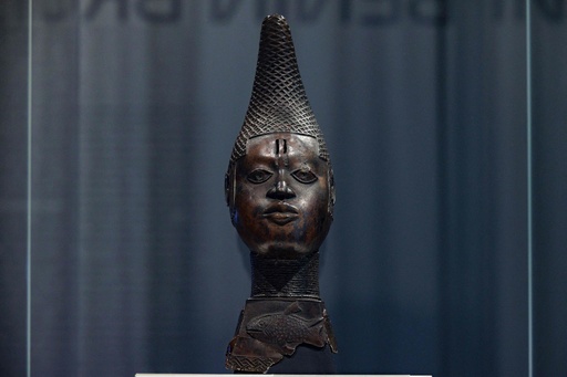 ベニン王国の青銅彫刻、ナイジェリアに返還 ドイツで最後の展示会 写真