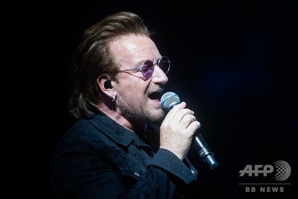 U2ボノ ライブ中に声出なくなる ベルリン公演中止に 写真2枚 国際ニュース Afpbb News