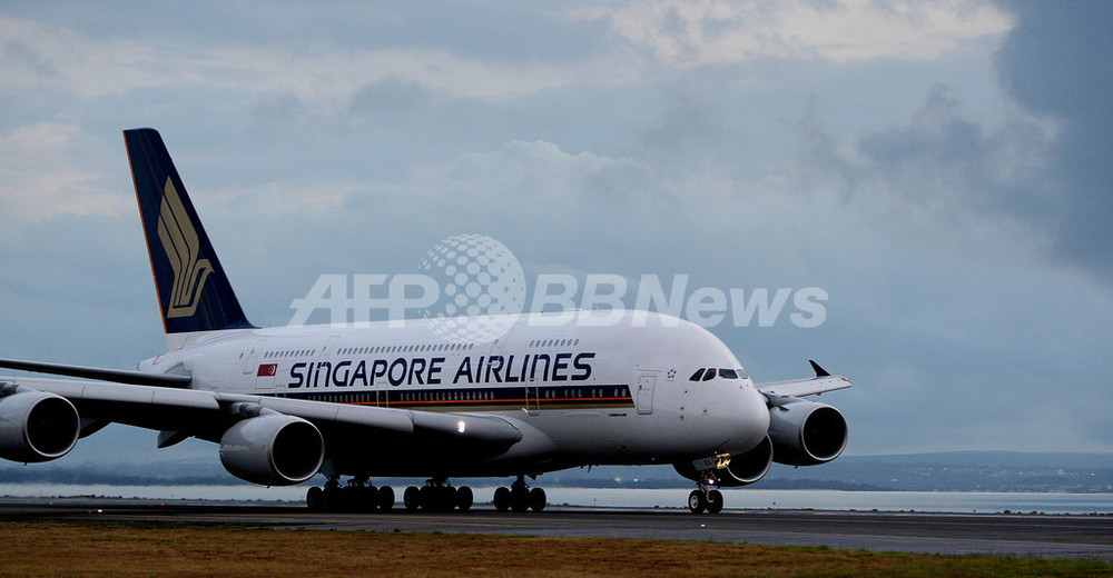 シンガポール航空エアバスA380、誘導路外れる事故 写真3枚 国際 